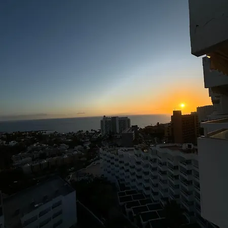 Las Americas Holidays